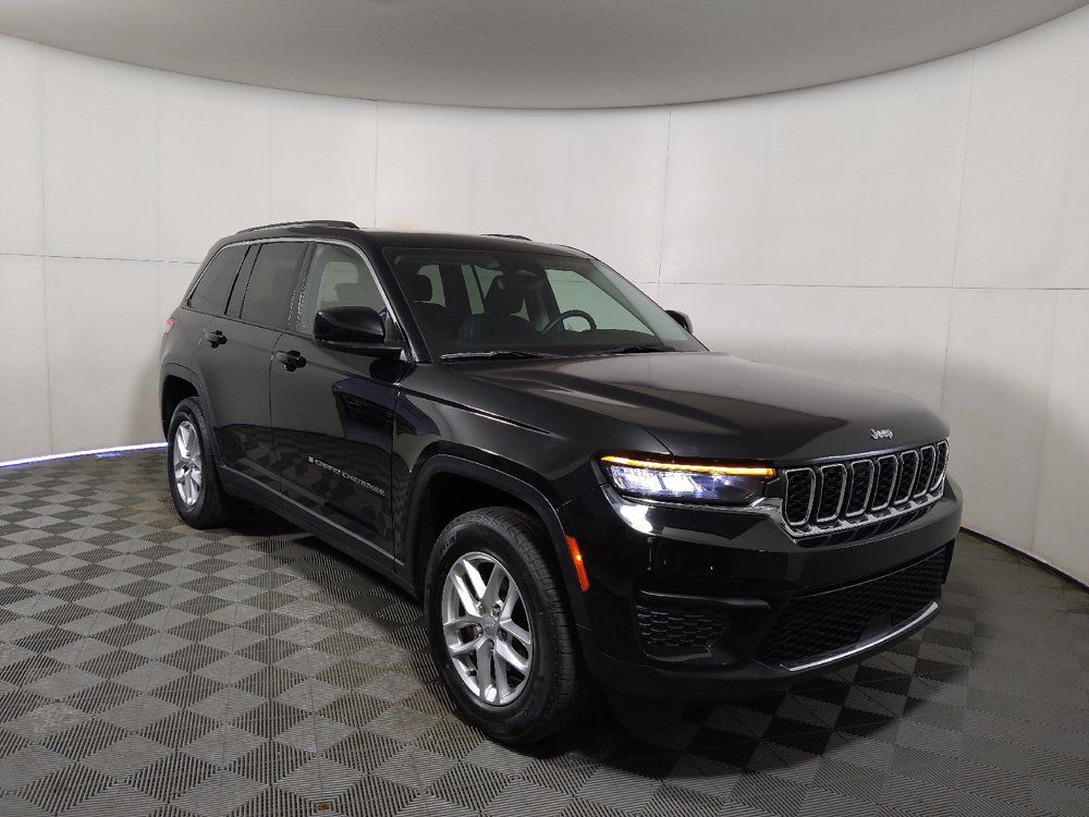 Used 2023 Jeep Grand Cherokee Laredo w/ Luxury Tech Group I AWD/4WD image 11
