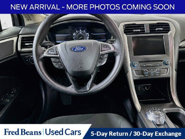 Used 2018 Ford Fusion SE w/ Fusion SE Technology Package FWD image 26