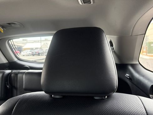 Used 2019 Toyota Highlander Limited Platinum FWD image 16