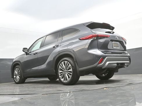 Used 2021 Toyota Highlander Platinum AWD/4WD image 36