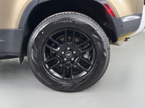 Certified 2025 Land Rover Defender 110 S AWD/4WD image 31