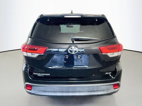 Used 2019 Toyota Highlander XLE FWD image 7