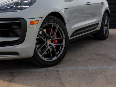 Certified 2022 Porsche Macan S image 12