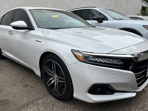 Used 2022 Honda Accord Touring image 2