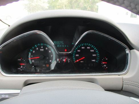 Used 2015 Chevrolet Traverse LT w/ Style and Technology Package FWD image 29