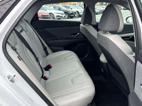 Used 2024 Hyundai Elantra Limited image 27