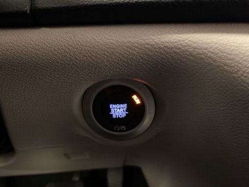 Used 2020 Chrysler Voyager Lxi image 13