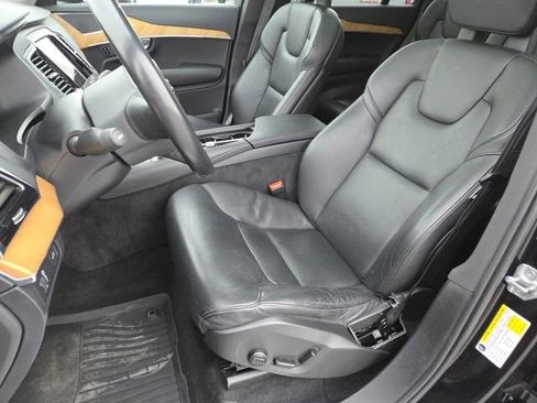 Used 2021 Volvo XC90 T6 Momentum w/ Advanced Package image 34