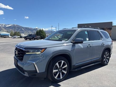 Used 2023 Honda Pilot Touring image 7