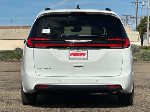 New 2026 Chrysler Pacifica Pinnacle image 5