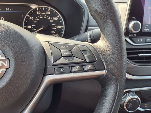 Used 2025 Nissan Altima 2.5 SV FWD image 20