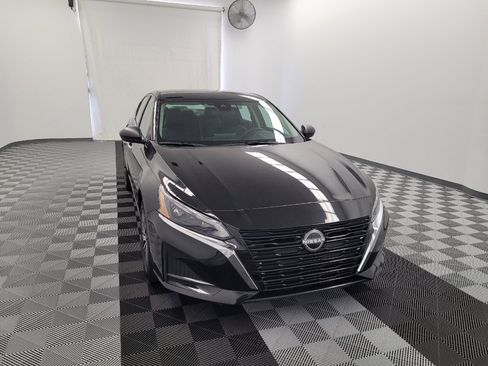 Used 2025 Nissan Altima 2.5 SV AWD/4WD image 14