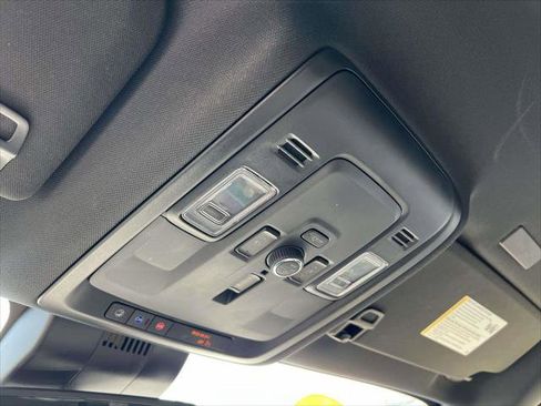 Used 2025 Chevrolet Suburban Premier image 30