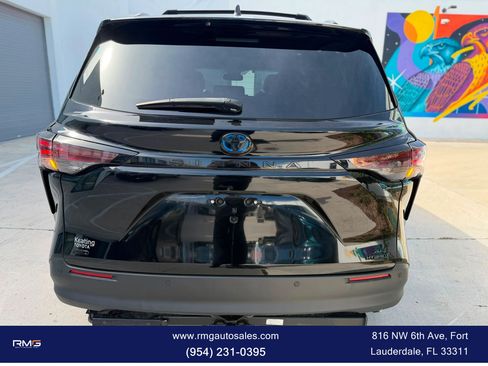 Used 2024 Toyota Sienna XLE Woodland Edition AWD/4WD image 9