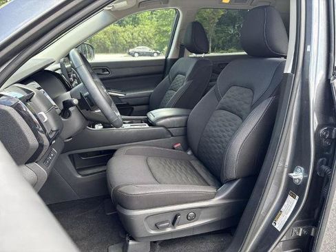 Certified 2025 Nissan Pathfinder SV w/ SV Premium Package FWD image 17