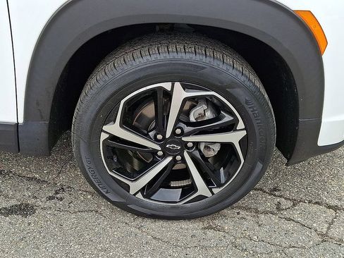 Used 2023 Chevrolet TrailBlazer RS w/ Convenience Package AWD/4WD image 9