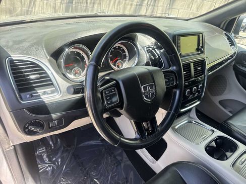 Used 2019 Dodge Grand Caravan SXT FWD image 10