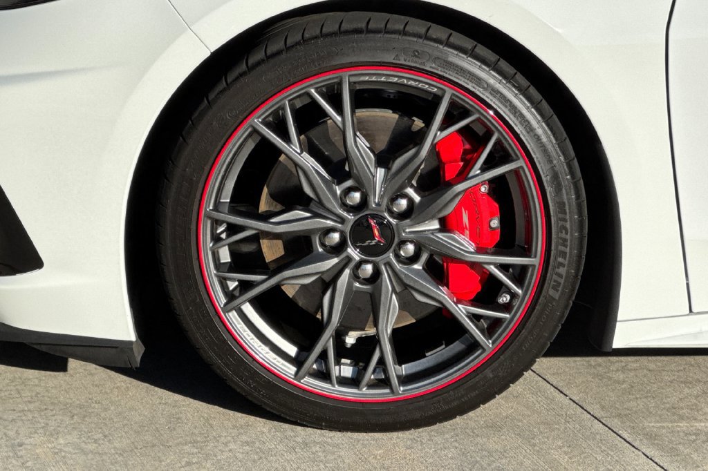 Used 2024 Chevrolet Corvette Stingray Preferred Cpe w/ Z51 Performance Package RWD image 31