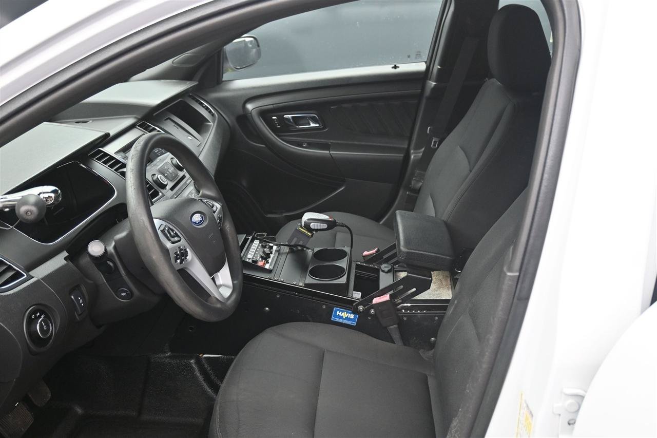 Used 2015 Ford Taurus Police Interceptor AWD image 11