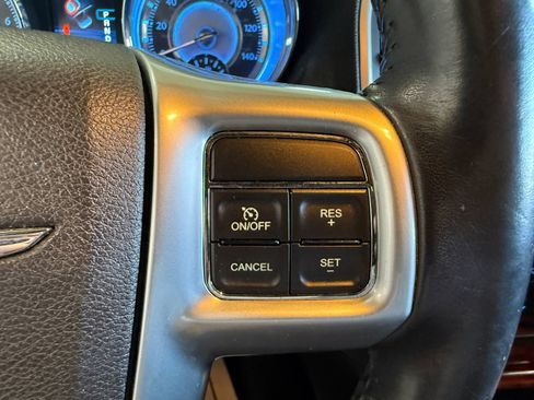 Used 2013 Chrysler 300 RWD image 20