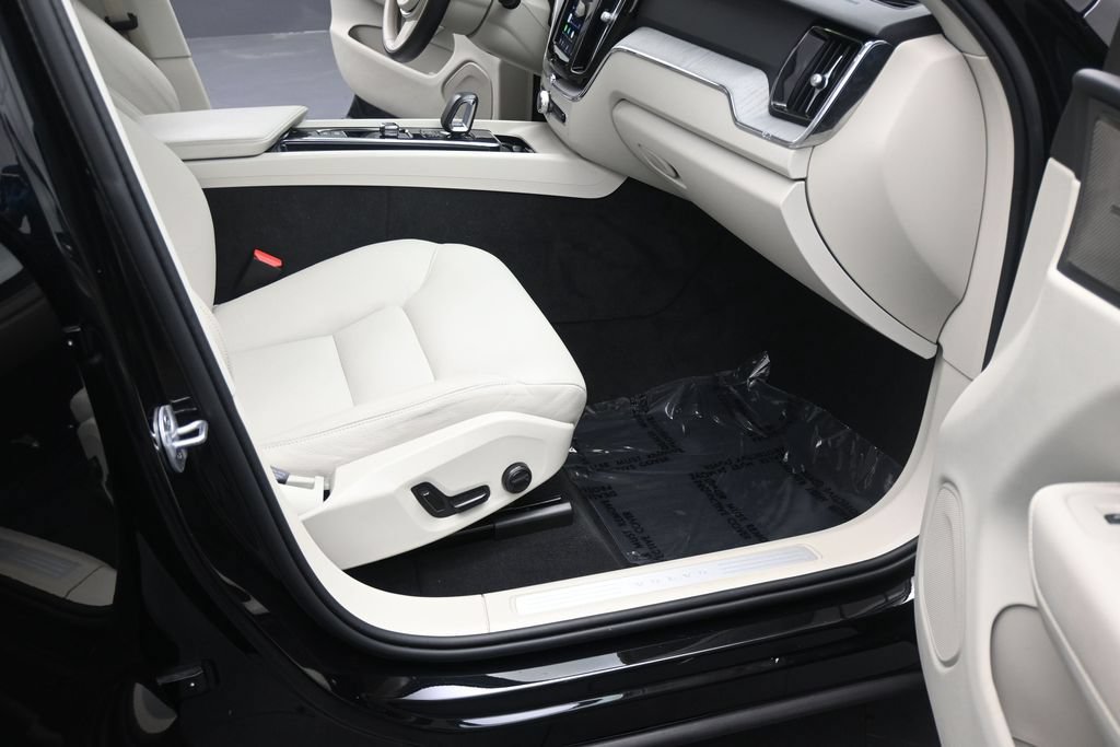 Certified 2024 Volvo XC60 B5 Plus w/ Protection Package Premier AWD/4WD image 15
