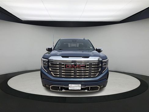 Used 2025 GMC Sierra 1500 Denali w/ Technology Package AWD/4WD image 2