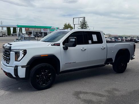 Used 2025 GMC Sierra 3500 AT4 w/ AT4 Premium Plus Package AWD/4WD image 10