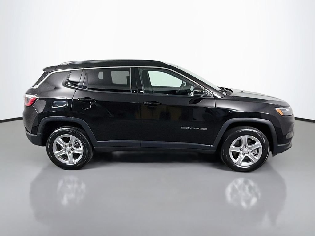 Used 2024 Jeep Compass Latitude AWD/4WD image 8