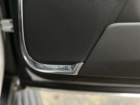 Used 2023 Cadillac Escalade Premium Luxury w/ Performance Package image 32