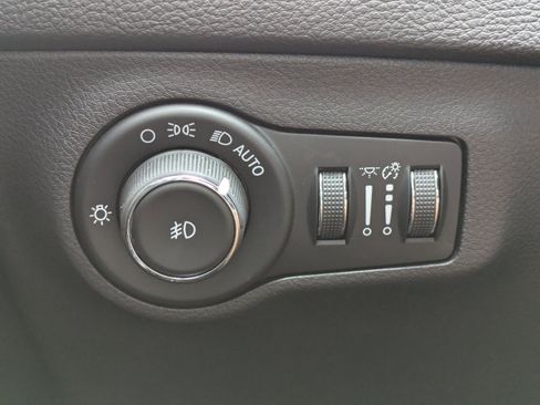 Used 2018 Jeep Compass Limited w/ Navigation Group AWD/4WD image 19