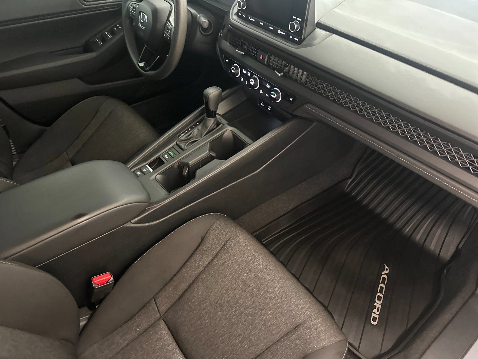 Used 2025 Honda Accord SE image 15