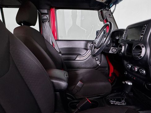 Used 2018 Jeep Wrangler Unlimited Sport w/ Connectivity Group image 26