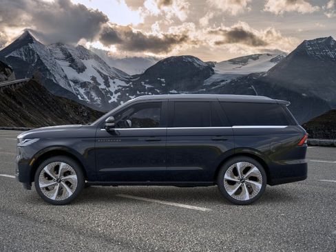 New 2026 Lincoln Navigator Black Label AWD/4WD image 3