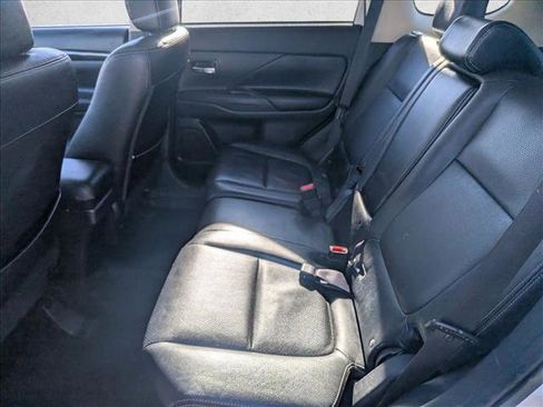 Used 2017 Mitsubishi Outlander GT image 18