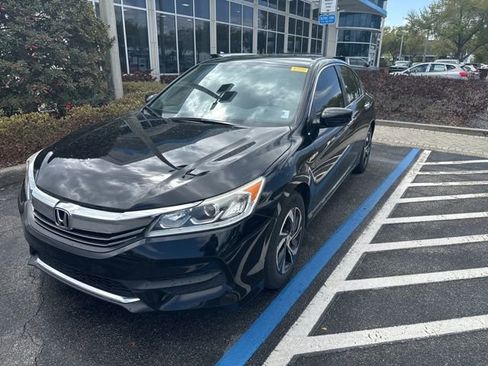 Used 2017 Honda Accord LX image 3