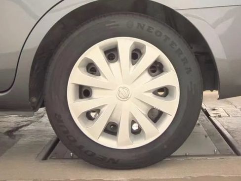 Used 2019 Nissan Versa S FWD image 15