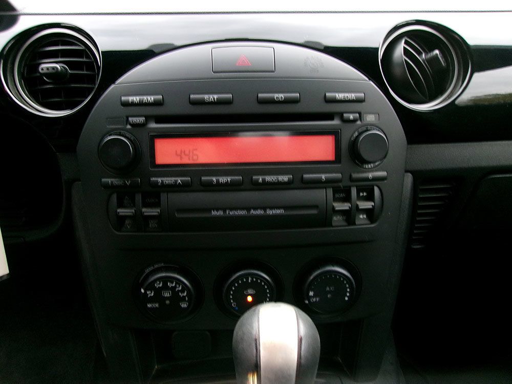 Used 2006 MAZDA MX-5 Miata Sport RWD image 15