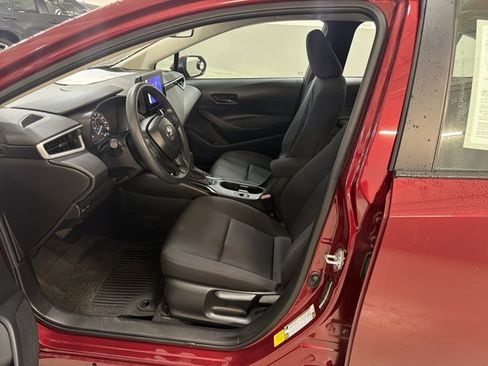Used 2025 Toyota Corolla LE FWD image 6