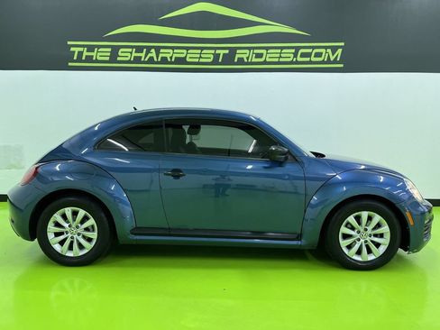 Used 2017 Volkswagen Beetle 1.8T Classic FWD image 11