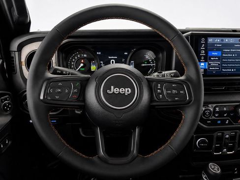 Used 2024 Jeep Wrangler Unlimited w/ Convenience Group AWD/4WD image 27