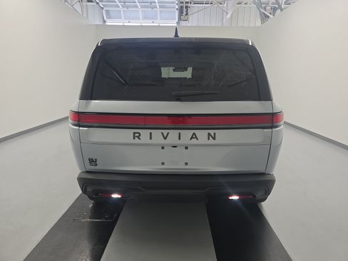 Used 2025 Rivian R1S Adventure AWD/4WD image 4