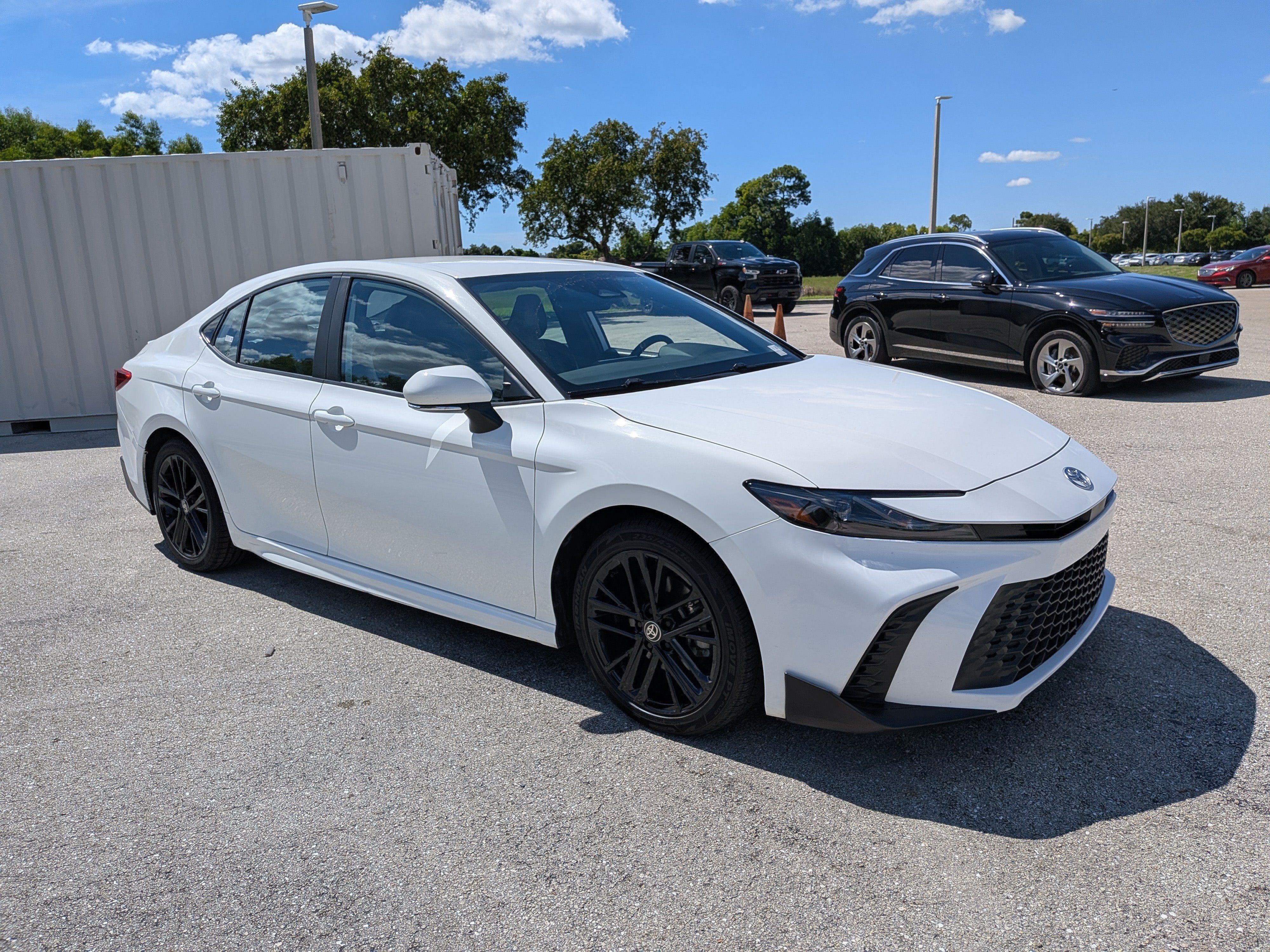 Used 2025 Toyota Camry SE FWD image 2