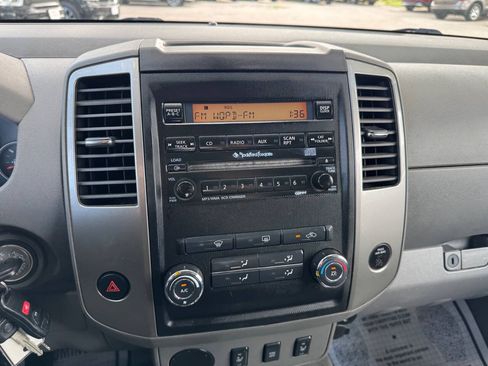 Used 2011 Nissan Frontier SL RWD image 19