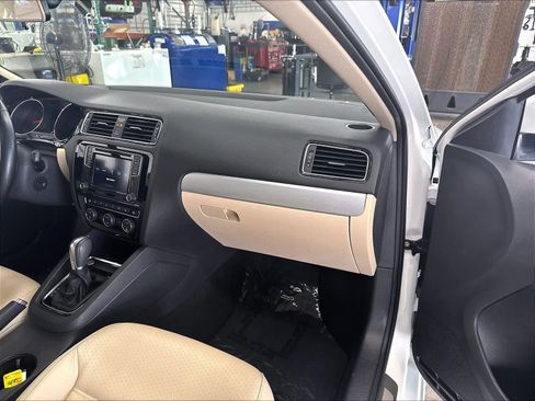 Used 2018 Volkswagen Jetta SEL FWD image 28