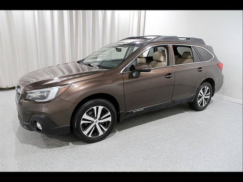 Used 2019 Subaru Outback 2.5i Limited w/ Popular Package #2 AWD/4WD image 3