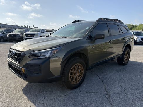 Used 2025 Subaru Outback Wilderness AWD/4WD image 7