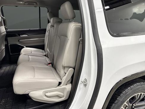 Used 2024 Jeep Wagoneer L Series II w/ Convenience Group I image 31