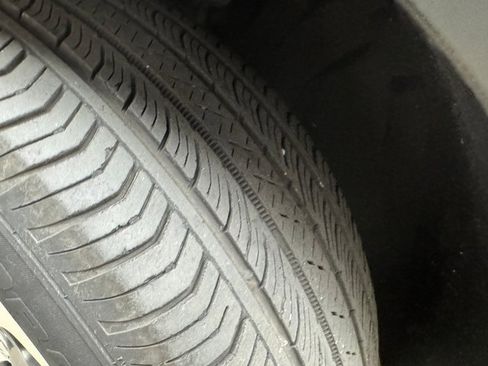 Used 2023 Buick Envision Essence image 29