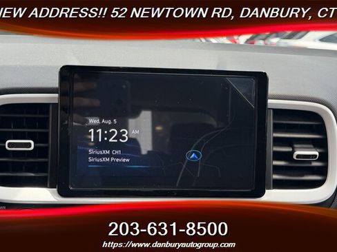 Used 2024 Hyundai Venue Limited FWD image 19