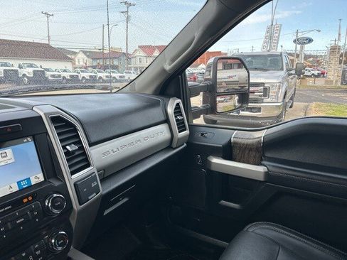 Used 2018 Ford F250 Lariat w/ Chrome Package image 27